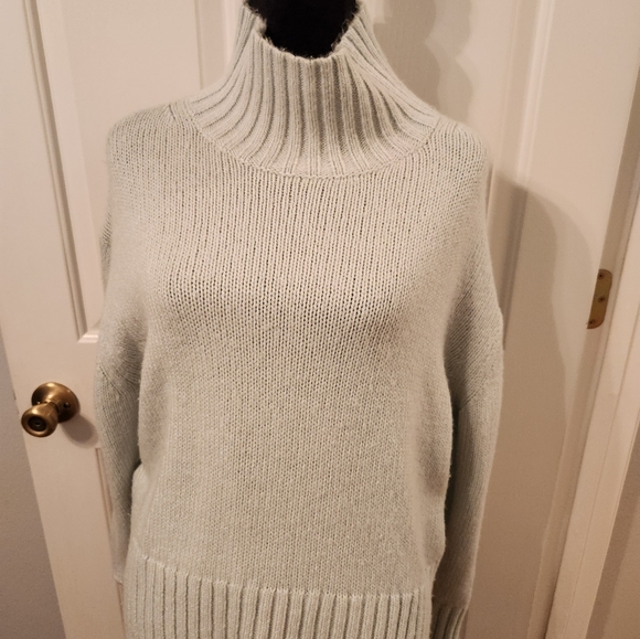 Sweater - Picture 1 of 1